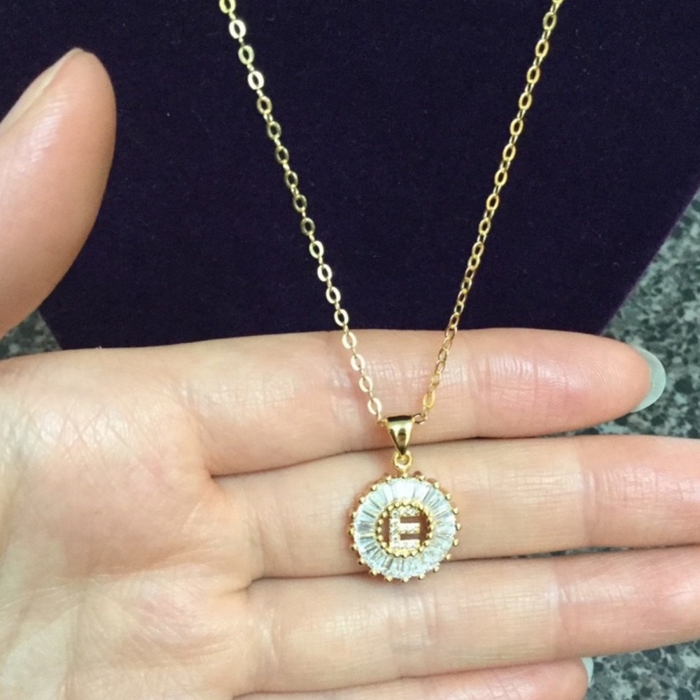 New 18K gold “E” CZ diamond chain for women